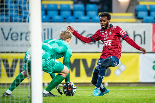 Örgrytes Mubaarak Nuh mot Trelleborgs målvakt Kasper