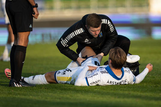Sirius Daniel Stensson har ont och får vård