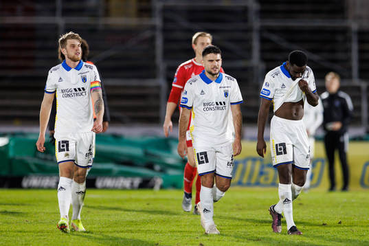Sirius Marcus Klingenberg Mathisen och Edi Sylisufaj deppar