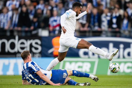 IFK Göteborgs Adam Carlén och Malmö FFs Isaac Kiese