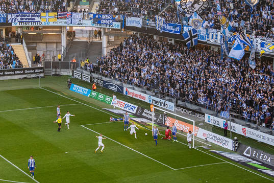 Malmö FFs Isaac Kiese Thelin jublar med lagkamrater