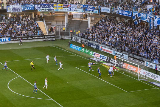 Malmö FFs Isaac Kiese Thelin gör 0-1 bakom IFK Göteborgs