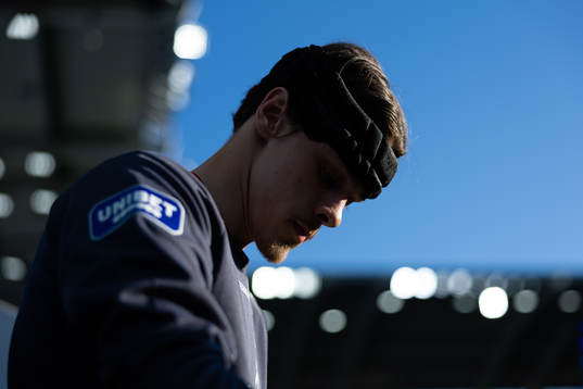 IFK Göteborgs målvakt Adam Benediktsson på väg ut för