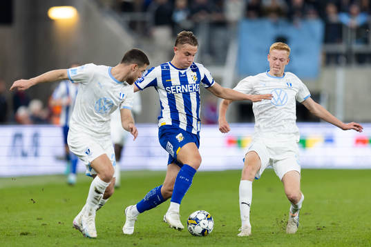 Malmö FFs Gabriel Busanello och Hugo Larsson mot IFK