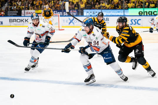 Växjös Joel Persson och Skellefteås Tom Kühnhackl