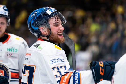 Växjös Glenn Gustafsson jublar