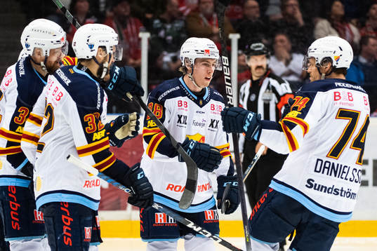 Djurgårdens Jonathan Lekkerimäki jublar med lagkamrater