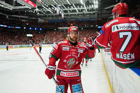 Modos Sebastian Ohlsson jublar