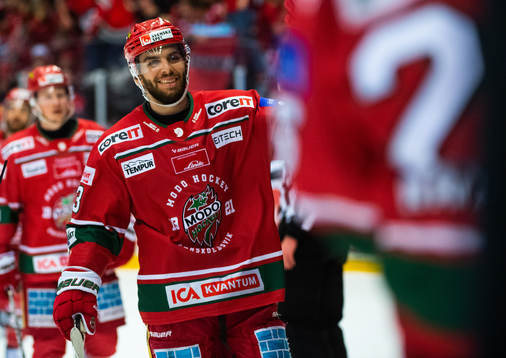Modos Sebastian Ohlsson jublar