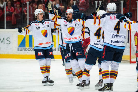Bläddra bland fler bilder av Ishockey, Hockeyallsvenskan, Final 2, Modo - Djurgården