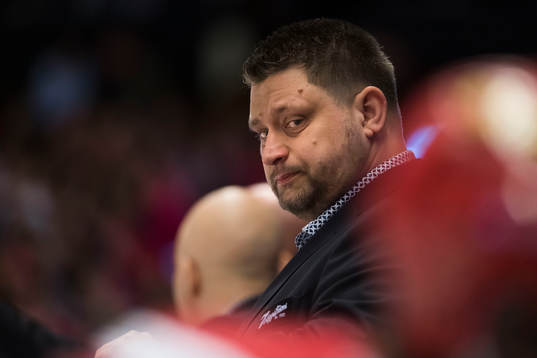 Modos tränare Mattias Karlin