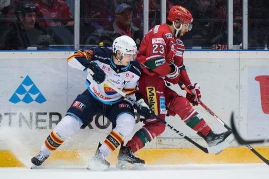 Djurgårdens Liam Öhgren och Modos Josh Dickinson