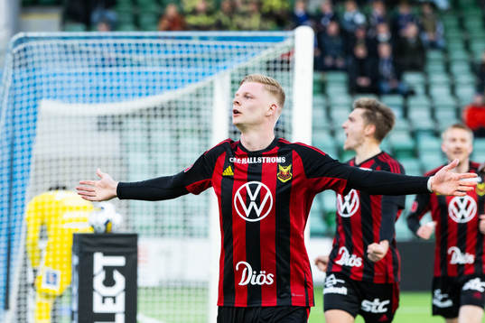 Östersunds Malcolm Stolt jublar