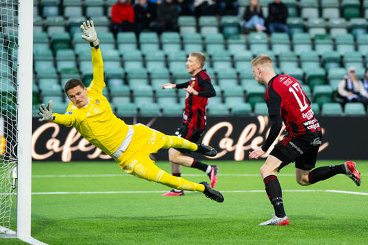 Östersunds Malcolm Stolt gör 0-1