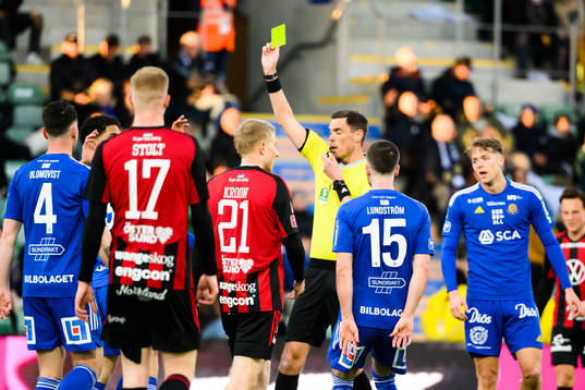Domaren ger guld kort