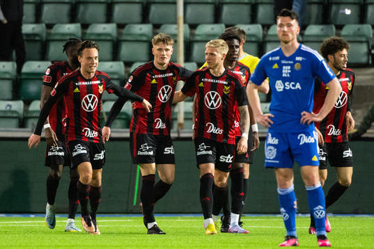 Östersunds Sebastian Karlsson Grach jublar