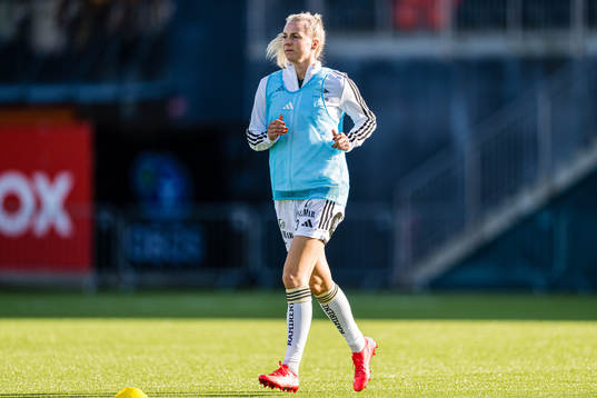Mali Lilleås Næss of Rosenborg warms up