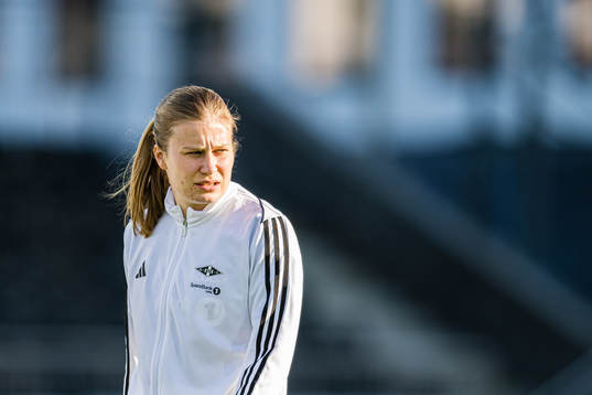 Cesilie Andreassen of Rosenborg warms up