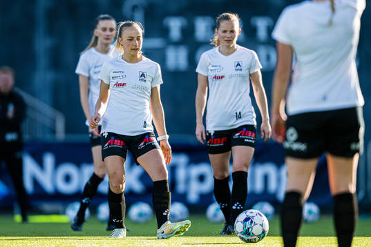 Milena Kokosz of Åsane warms up