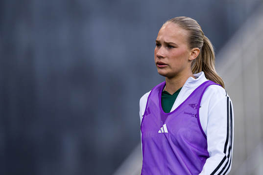 Frøya Brennskag-Dorsin of Rosenborg warms up