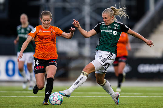 Karen Kraft Vistnes of Åsane and Maria Olsvik of Rosenborg