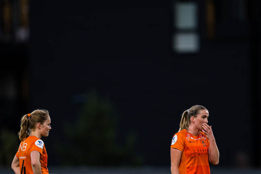 Milena Kokosz and  Ida Skaar Kroken of Åsane looks dejected