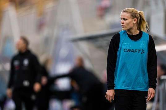 Marie Anglevik of Åsane warms up