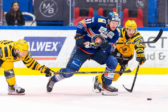 Växjös Ludvig Nilsson mellan Skellefteås Oscar Möller