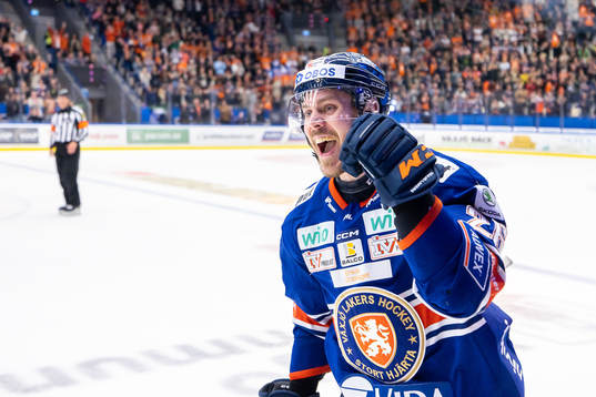 Växjös Joel Kellman jublar