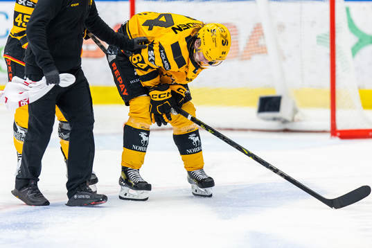 ≤s<Jonathan Pudas har ont