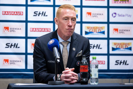 Växjös tränare Jörgen Jönsson på presskonferens