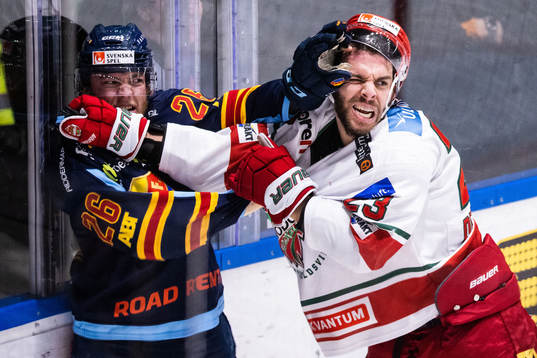 Djurgårdens Emil Berglund och Modos Josh Dickinson