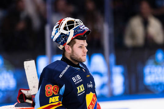 Djurgårdens målvakt Jesper Myrenberg deppar