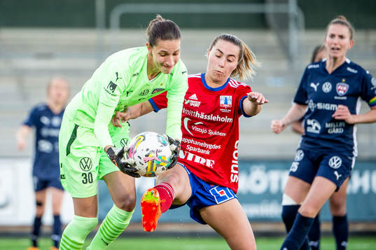 FC Rosengårds målvakt Somea Polozen mot Vittsjös Clara