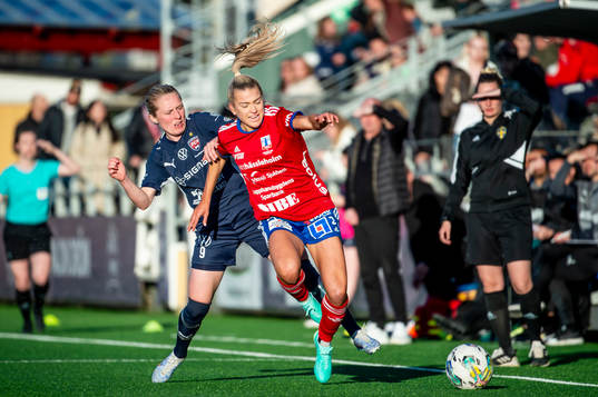 FC Rosengårds Emilia Larsson mot Vittsjös Charlotte Grant