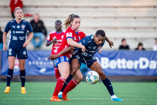 Vittsjös Sarah Stratigakis mot FC Rosengårds Halimatu