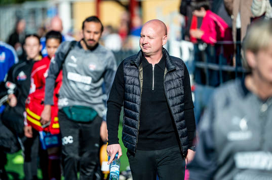 FC Rosengårds tränare Joel Kjetselberg innan