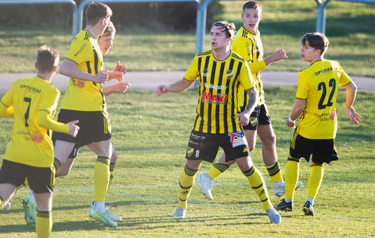 IFK Hässleholms André Gustafsson har gjort 1-0 och