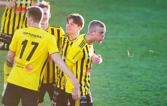 IFK Hässleholms Olle Kjellman Olblad har gjort 2-1 och