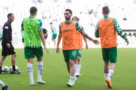 Hammarbys Nahir Besara värmer upp