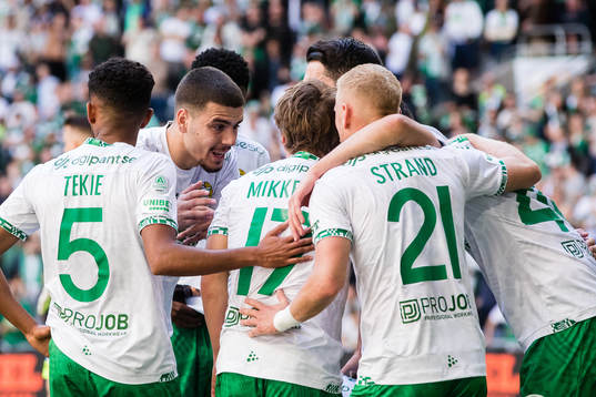 Hammarbys Edvin Kurtulus talar till sina lagkamrater