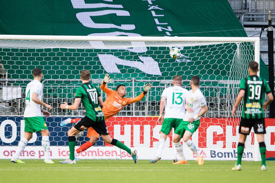 Hammarbys målvakt Oliver Dovin