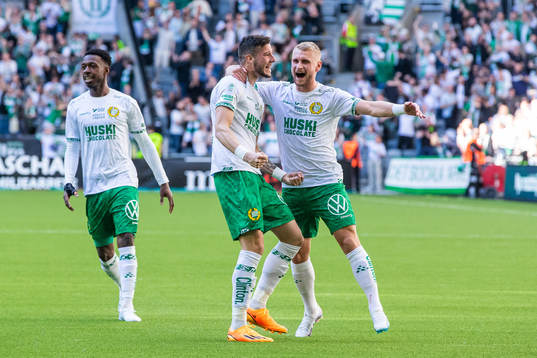 Hammarbys Viktor Djukanovic jublar med Simon Strand