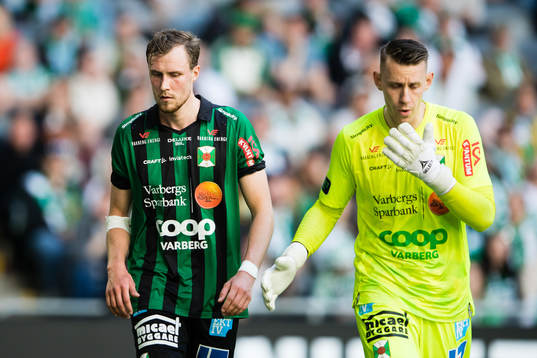 Varbergs Niklas Dahlström och målvakt David Olsson deppar