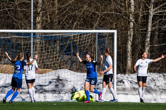 Celina Opland Smith of Grei celebrates