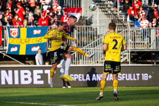 Elfsborgs Niklas Hult och Degerfors Rasmus Örqvist