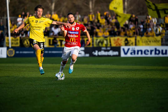 Elfsborgs Noah Söderberg och Degerfors Abdelkarim Mammar