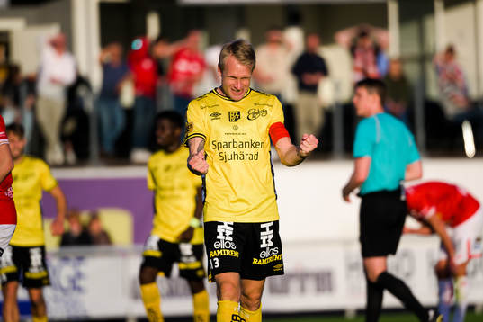 Elfsborgs Johan Larsson jublar