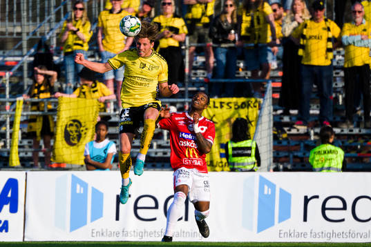Elfsborgs Noah Söderberg och Degerfors Joseph - Claude