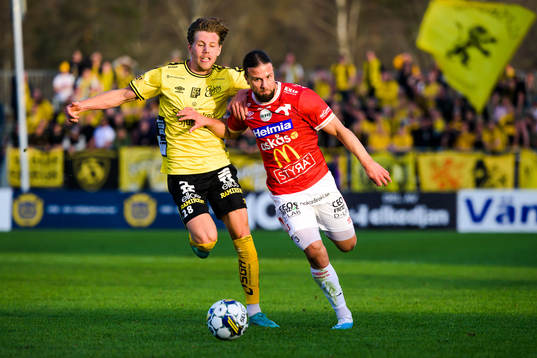 Elfsborgs Noah Söderberg och Degerfors Abdelkarim Mammar